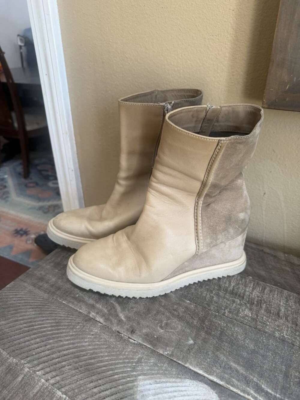 Softwaves Beige Leather Wedge Ankle Boots Women’s US Size 39 Or 9 Side Zip